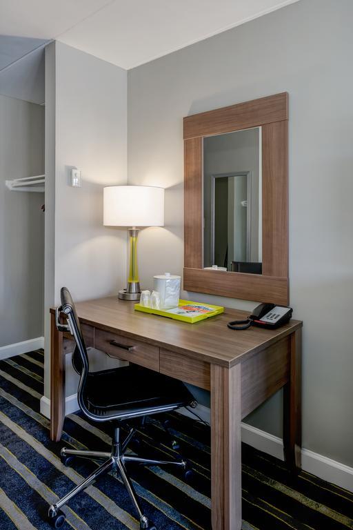 Americana Hotel Арлингтън Екстериор снимка